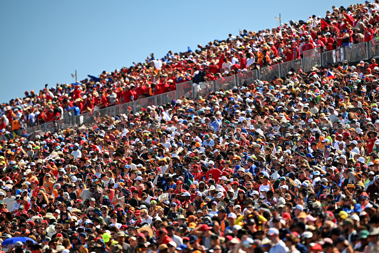 GP USA, Circuit Atmosfera - fans in the grandstand.
19.10.2025. Formula 1 World Championship, Rd 19, United States Grand Prix, Austin, Texas, USA, Gara Day.
- www.xpbimages.com, EMail: requests@xpbimages.com © Copyright: Price / XPB Images