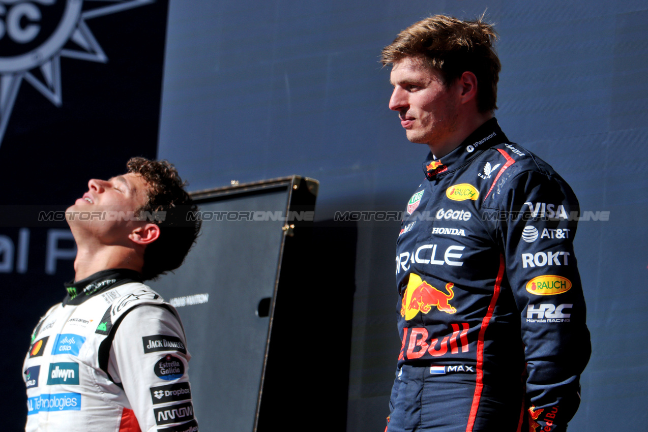 GP USA, Gara winner Max Verstappen (NLD) Red Bull Racing (Right) on the podium with second placed Lando Norris (GBR) McLaren.
19.10.2025. Formula 1 World Championship, Rd 19, United States Grand Prix, Austin, Texas, USA, Gara Day.
- www.xpbimages.com, EMail: requests@xpbimages.com © Copyright: Coates / XPB Images