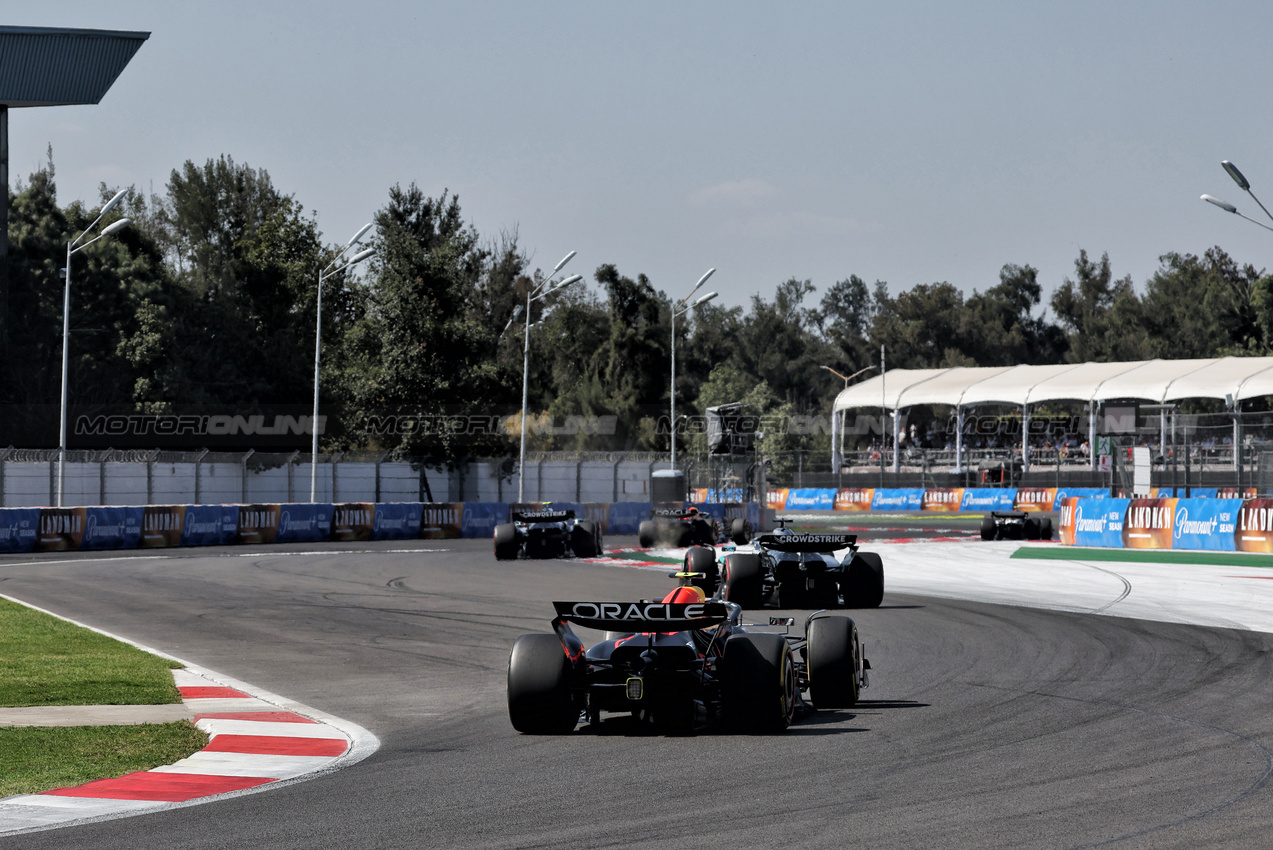 GP USA, Yuki Tsunoda (JPN) Red Bull Racing RB21.

26.10.2025. Formula 1 World Championship, Rd 20, Mexican Grand Prix, Mexico City, Mexico, Gara Day.

- www.xpbimages.com, EMail: requests@xpbimages.com © Copyright: Bearne / XPB Images