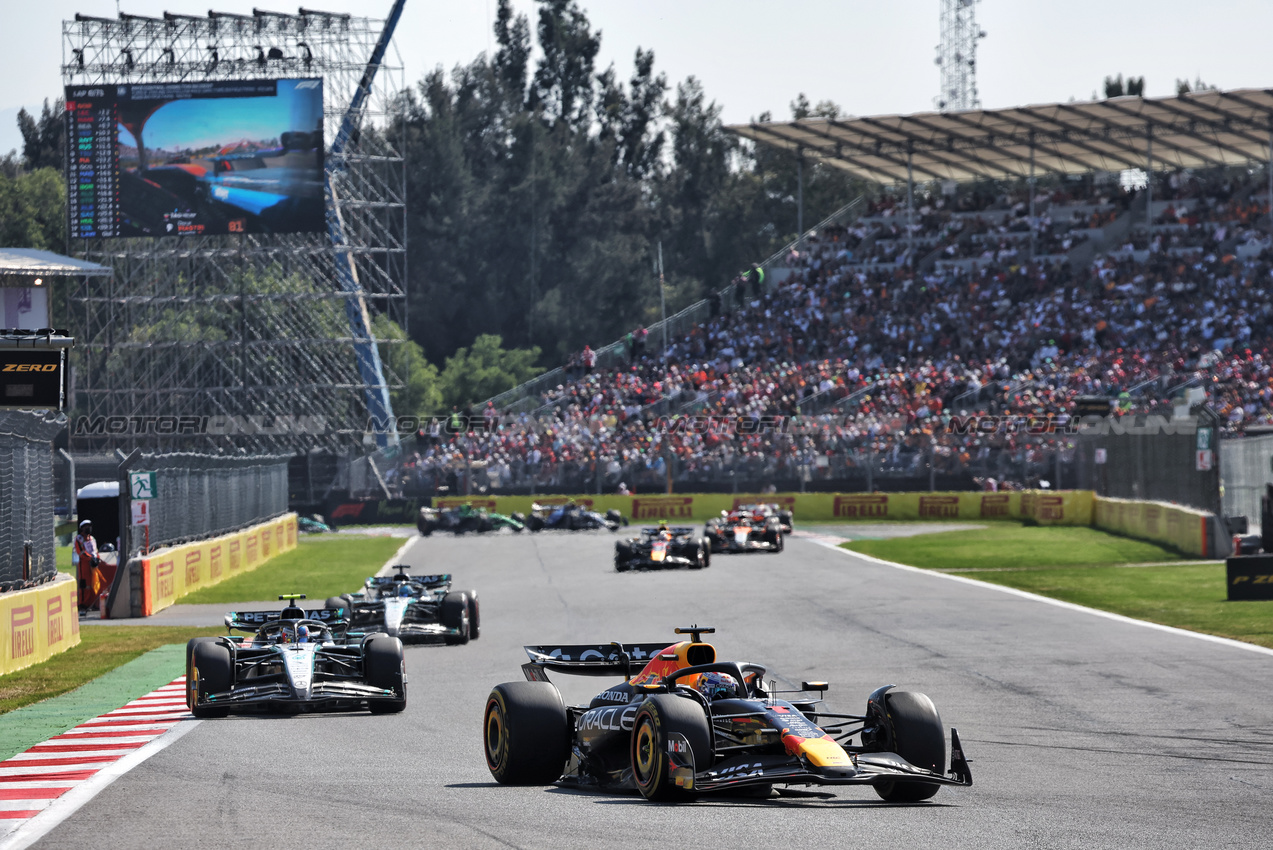 GP USA, Max Verstappen (NLD) Red Bull Racing RB21.
26.10.2025. Formula 1 World Championship, Rd 20, Mexican Grand Prix, Mexico City, Mexico, Gara Day.
- www.xpbimages.com, EMail: requests@xpbimages.com © Copyright: Bearne / XPB Images