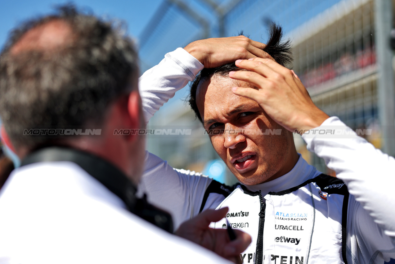 GP USA, Alexander Albon (THA) Atlassian Williams Racing on the grid.

19.10.2025. Formula 1 World Championship, Rd 19, United States Grand Prix, Austin, Texas, USA, Gara Day.

- www.xpbimages.com, EMail: requests@xpbimages.com © Copyright: Charniaux / XPB Images