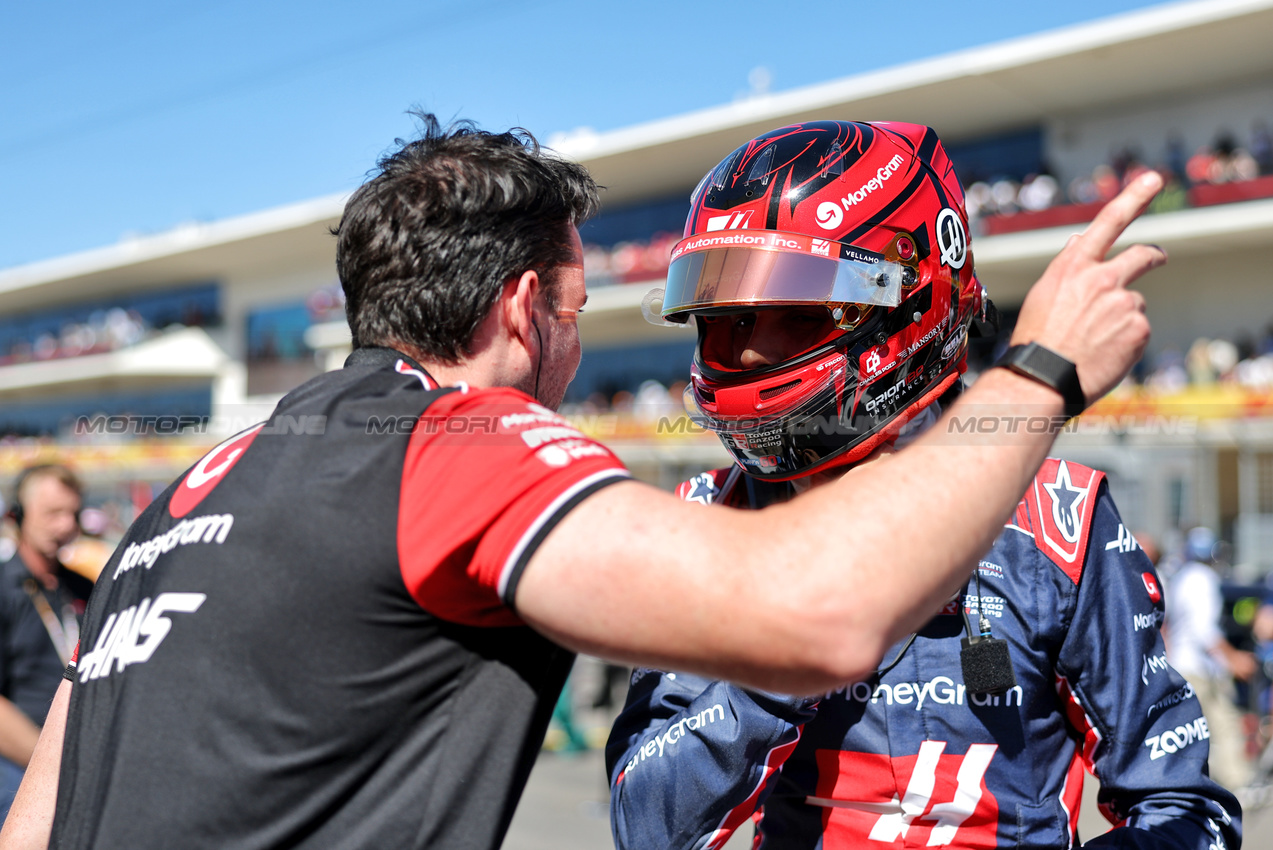 GP USA, Esteban Ocon (FRA) Haas F1 Team on the grid.

19.10.2025. Formula 1 World Championship, Rd 19, United States Grand Prix, Austin, Texas, USA, Gara Day.

- www.xpbimages.com, EMail: requests@xpbimages.com © Copyright: Charniaux / XPB Images