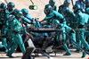 GP USA, Fernando Alonso (ESP) Aston Martin F1 Team AMR25 makes a pit stop.

19.10.2025. Formula 1 World Championship, Rd 19, United States Grand Prix, Austin, Texas, USA, Gara Day.

- www.xpbimages.com, EMail: requests@xpbimages.com © Copyright: Bearne / XPB Images