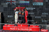 GP USA, The podium (L to R): Lando Norris (GBR) McLaren, second; Max Verstappen (NLD) Red Bull Racing, vincitore; Chris Gent (GBR) Red Bull Racing Chief Mechanic; Charles Leclerc (MON) Ferrari, third.

19.10.2025. Formula 1 World Championship, Rd 19, United States Grand Prix, Austin, Texas, USA, Gara Day.

- www.xpbimages.com, EMail: requests@xpbimages.com © Copyright: Moy / XPB Images