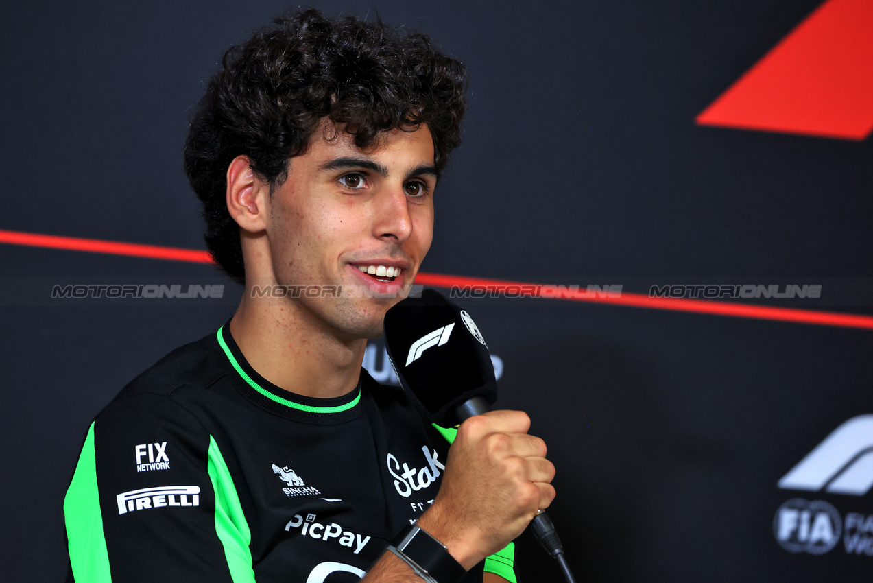 GP USA, Gabriel Bortoleto (BRA) Sauber in the FIA Press Conference.

16.10.2025. Formula 1 World Championship, Rd 19, United States Grand Prix, Austin, Texas, USA, Preparation Day.

 - www.xpbimages.com, EMail: requests@xpbimages.com © Copyright: Rew / XPB Images