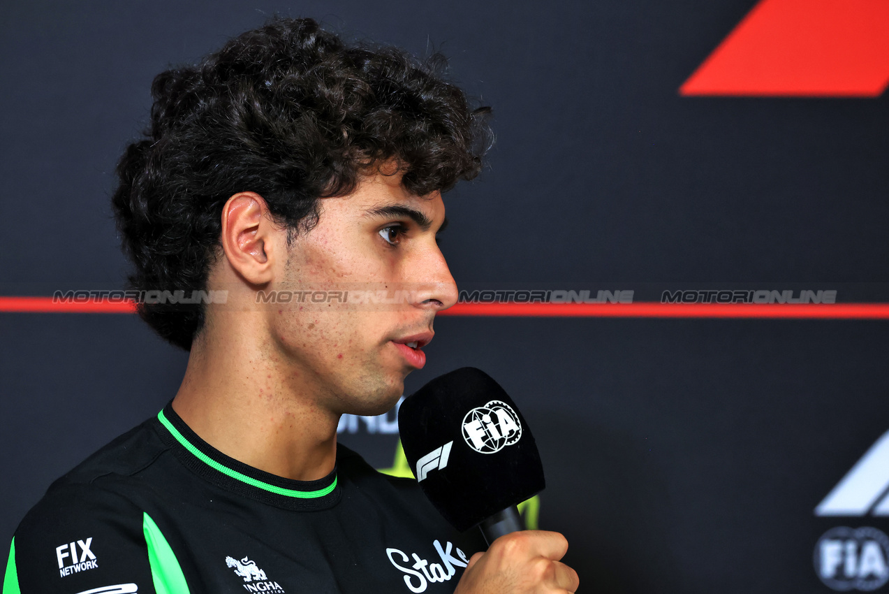 GP USA, Gabriel Bortoleto (BRA) Sauber in the FIA Press Conference.
16.10.2025. Formula 1 World Championship, Rd 19, United States Grand Prix, Austin, Texas, USA, Preparation Day.
- www.xpbimages.com, EMail: requests@xpbimages.com © Copyright: Rew / XPB Images