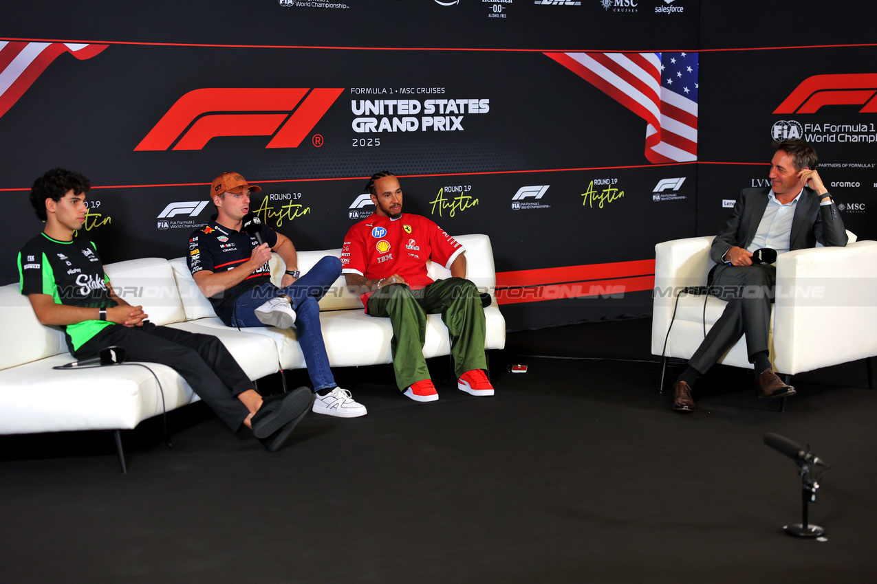 GP USA, (L to R): Gabriel Bortoleto (BRA) Sauber; Max Verstappen (NLD) Red Bull Racing; e Lewis Hamilton (GBR) Ferrari, in the FIA Press Conference.
16.10.2025. Formula 1 World Championship, Rd 19, United States Grand Prix, Austin, Texas, USA, Preparation Day.
- www.xpbimages.com, EMail: requests@xpbimages.com © Copyright: Rew / XPB Images