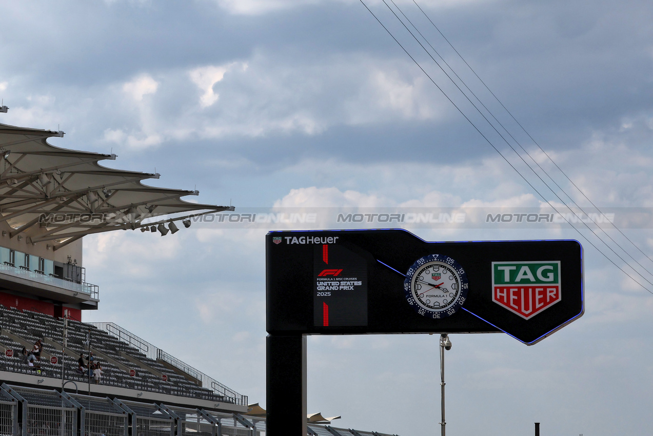 GP USA, Circuit Atmosfera - Tag Heuer clock in the pits.
16.10.2025. Formula 1 World Championship, Rd 19, United States Grand Prix, Austin, Texas, USA, Preparation Day.
- www.xpbimages.com, EMail: requests@xpbimages.com © Copyright: Rew / XPB Images