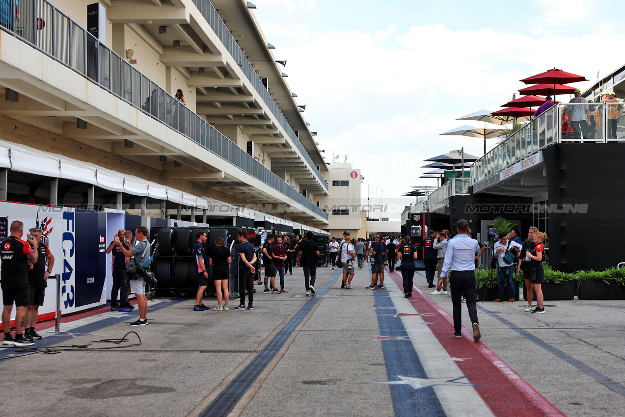 GP USA, Paddock Atmosfera.
16.10.2025. Formula 1 World Championship, Rd 19, United States Grand Prix, Austin, Texas, USA, Preparation Day.
- www.xpbimages.com, EMail: requests@xpbimages.com © Copyright: Rew / XPB Images