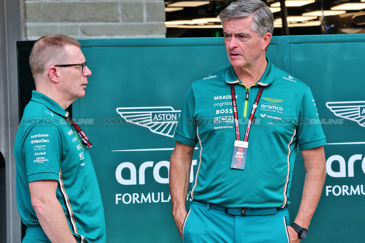GP USA, (L to R): Andy Cowell (GBR) Aston Martin F1 Team Group CEO e Team Principal with Andy Stevenson (GBR) Aston Martin F1 Team Manager.

16.10.2025. Formula 1 World Championship, Rd 19, United States Grand Prix, Austin, Texas, USA, Preparation Day.

- www.xpbimages.com, EMail: requests@xpbimages.com © Copyright: Batchelor / XPB Images