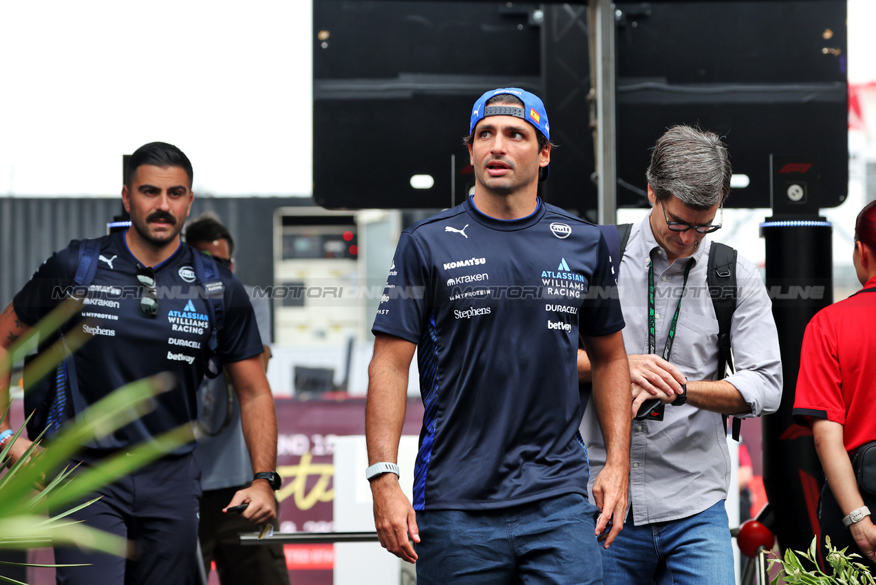 GP USA, Carlos Sainz (ESP) Atlassian Williams Racing.

16.10.2025. Formula 1 World Championship, Rd 19, United States Grand Prix, Austin, Texas, USA, Preparation Day.

 - www.xpbimages.com, EMail: requests@xpbimages.com © Copyright: Rew / XPB Images