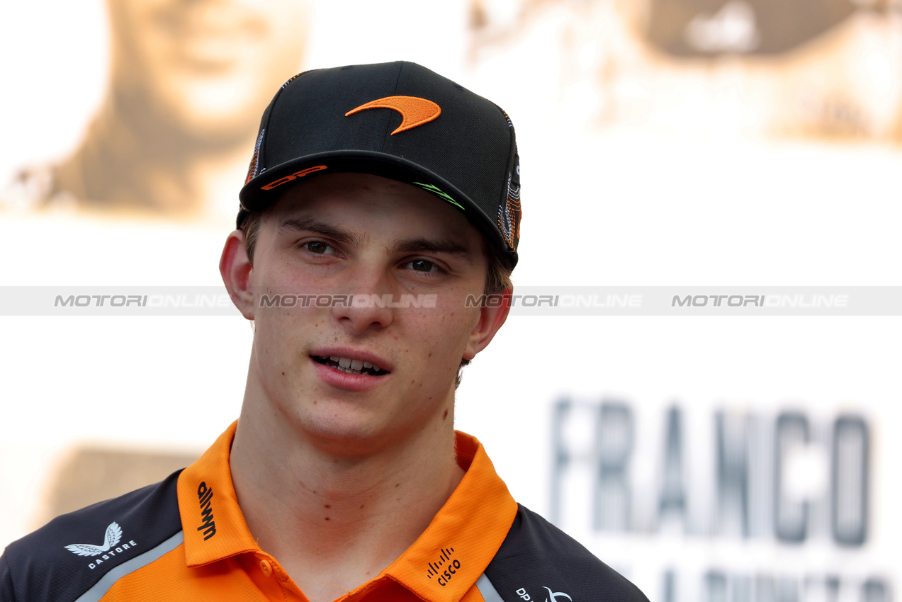 GP USA, Oscar Piastri (AUS) McLaren.

16.10.2025. Formula 1 World Championship, Rd 19, United States Grand Prix, Austin, Texas, USA, Preparation Day.

 - www.xpbimages.com, EMail: requests@xpbimages.com © Copyright: Rew / XPB Images