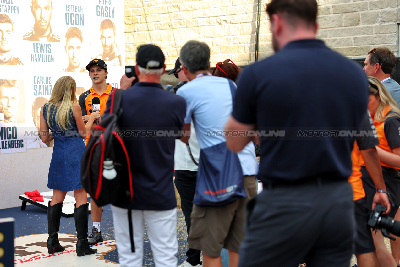GP USA, Oscar Piastri (AUS) McLaren.

16.10.2025. Formula 1 World Championship, Rd 19, United States Grand Prix, Austin, Texas, USA, Preparation Day.

 - www.xpbimages.com, EMail: requests@xpbimages.com © Copyright: Rew / XPB Images