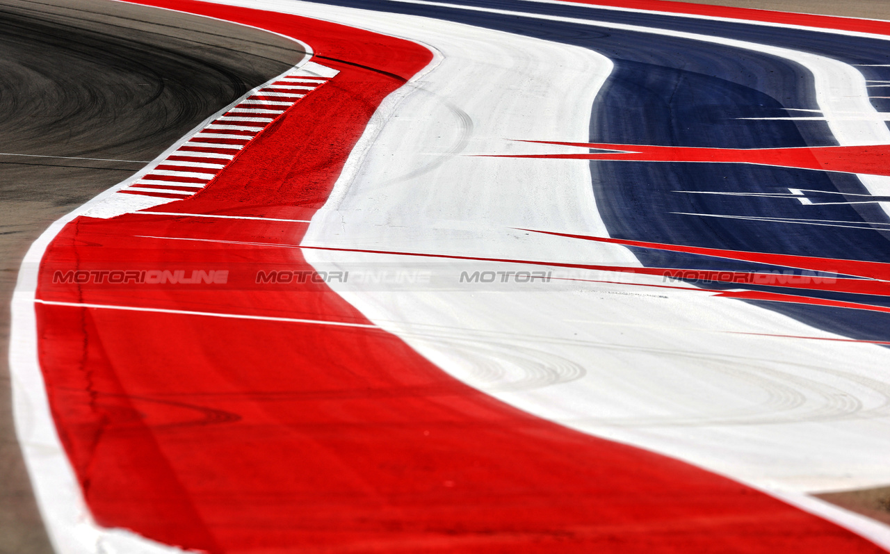GP USA, Circuit Atmosfera - kerb detail.
16.10.2025. Formula 1 World Championship, Rd 19, United States Grand Prix, Austin, Texas, USA, Preparation Day.
- www.xpbimages.com, EMail: requests@xpbimages.com © Copyright: Moy / XPB Images