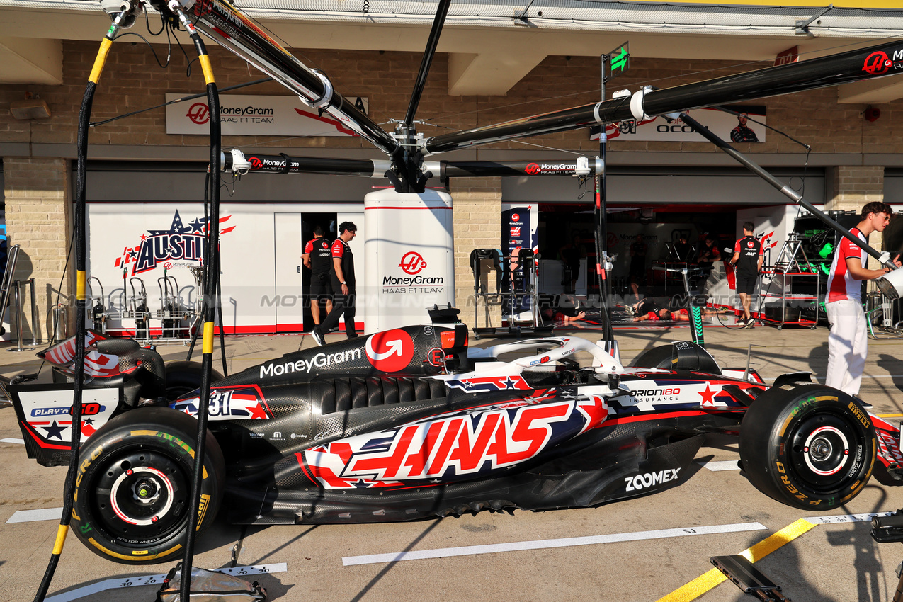 GP USA, Haas VF-25 in the pits.

16.10.2025. Formula 1 World Championship, Rd 19, United States Grand Prix, Austin, Texas, USA, Preparation Day.

- www.xpbimages.com, EMail: requests@xpbimages.com © Copyright: Batchelor / XPB Images
