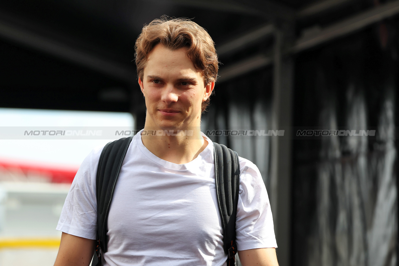 GP USA, Oscar Piastri (AUS) McLaren.
16.10.2025. Formula 1 World Championship, Rd 19, United States Grand Prix, Austin, Texas, USA, Preparation Day.
- www.xpbimages.com, EMail: requests@xpbimages.com © Copyright: Rew / XPB Images