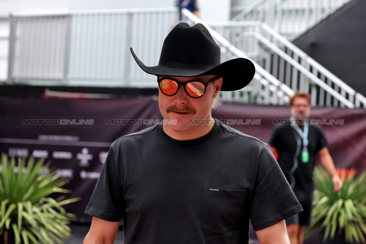 GP USA, Valtteri Bottas (FIN) Mercedes AMG F1 Reserve Driver.
16.10.2025. Formula 1 World Championship, Rd 19, United States Grand Prix, Austin, Texas, USA, Preparation Day.
- www.xpbimages.com, EMail: requests@xpbimages.com © Copyright: Rew / XPB Images