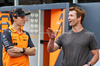 GP USA, (L to R): Oscar Piastri (AUS) McLaren with Glen Powell (USA) Actor.

16.10.2025. Formula 1 World Championship, Rd 19, United States Grand Prix, Austin, Texas, USA, Preparation Day.

 - www.xpbimages.com, EMail: requests@xpbimages.com © Copyright: Rew / XPB Images