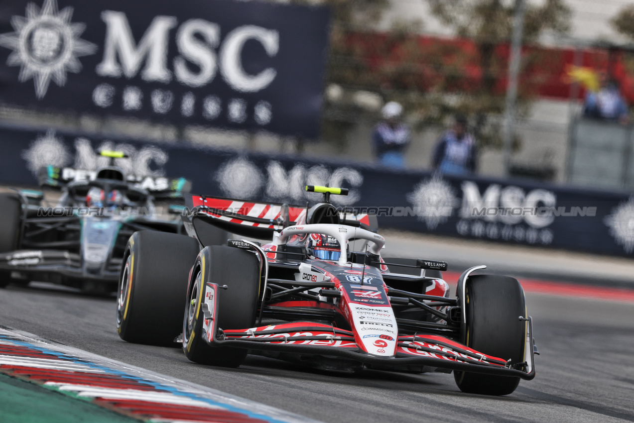 GP USA, Oliver Bearman (GBR) Haas VF-25.
18.10.2025. Formula 1 World Championship, Rd 19, United States Grand Prix, Austin, Texas, USA, Sprint e Qualifiche Day.
- www.xpbimages.com, EMail: requests@xpbimages.com © Copyright: Charniaux / XPB Images