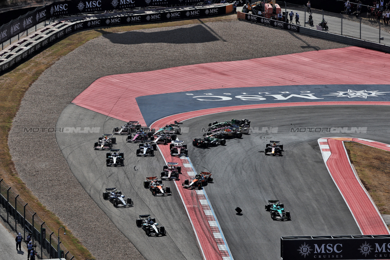 GP USA, Nico Hulkenberg (GER) Sauber C45 crashes with Oscar Piastri (AUS) McLaren MCL39 e Lando Norris (GBR) McLaren MCL39 at the partenza of the race.
18.10.2025. Formula 1 World Championship, Rd 19, United States Grand Prix, Austin, Texas, USA, Sprint e Qualifiche Day.
- www.xpbimages.com, EMail: requests@xpbimages.com © Copyright: Rew / XPB Images