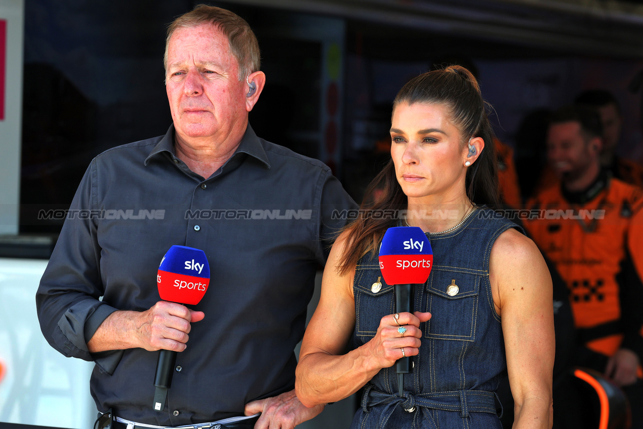 GP USA, (L to R): Martin Brundle (GBR) Sky Sports F1 Commentator with Danica Patrick (USA) Sky Sports F1 Presenter.

18.10.2025. Formula 1 World Championship, Rd 19, United States Grand Prix, Austin, Texas, USA, Sprint e Qualifiche Day.

- www.xpbimages.com, EMail: requests@xpbimages.com © Copyright: Moy / XPB Images