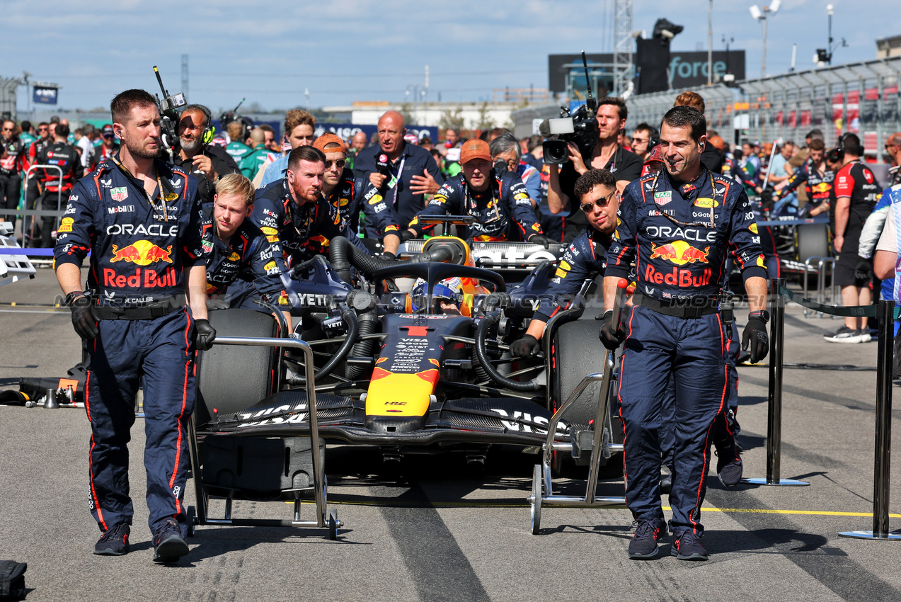 GP USA, Max Verstappen (NLD) Red Bull Racing RB21 on the grid.

18.10.2025. Formula 1 World Championship, Rd 19, United States Grand Prix, Austin, Texas, USA, Sprint e Qualifiche Day.

- www.xpbimages.com, EMail: requests@xpbimages.com © Copyright: Moy / XPB Images