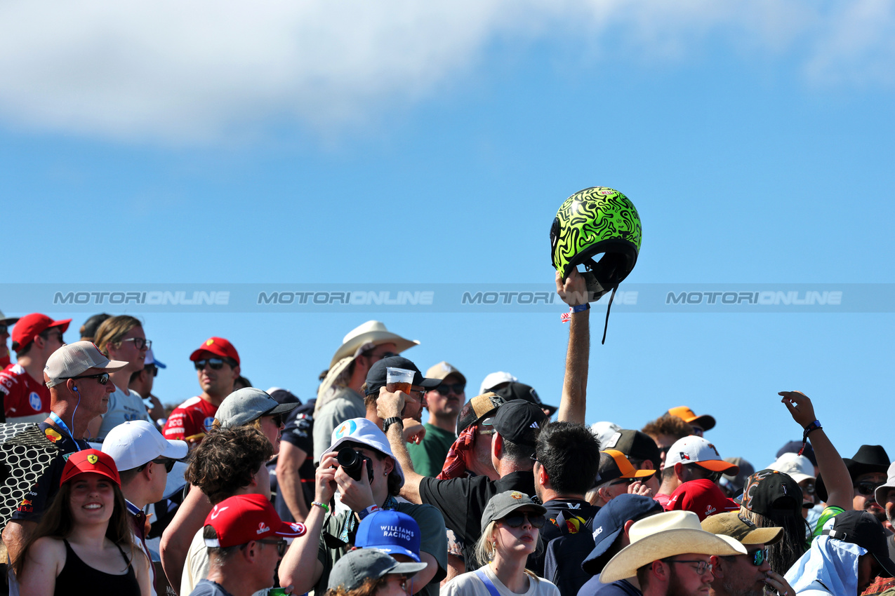 GP USA, Circuit Atmosfera - fans in the grandstand.

18.10.2025. Formula 1 World Championship, Rd 19, United States Grand Prix, Austin, Texas, USA, Sprint e Qualifiche Day.

- www.xpbimages.com, EMail: requests@xpbimages.com © Copyright: Moy / XPB Images