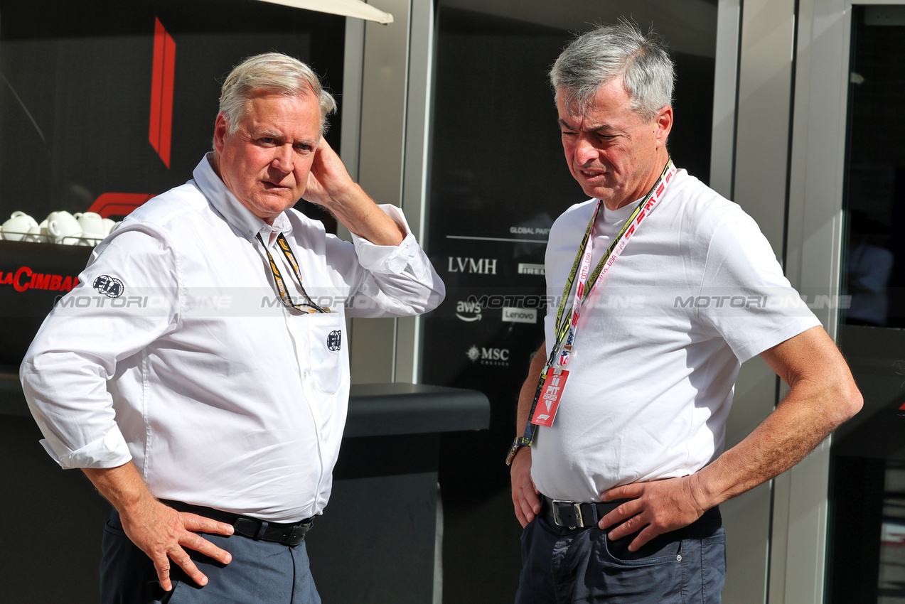 GP USA, (L to R): Cameron Kelleher (GBR) FIA Director of Presidential e Formula One Communications with Eddy Cue (USA) Apple Senior Vice President of Services.

18.10.2025. Formula 1 World Championship, Rd 19, United States Grand Prix, Austin, Texas, USA, Sprint e Qualifiche Day.

- www.xpbimages.com, EMail: requests@xpbimages.com © Copyright: Moy / XPB Images