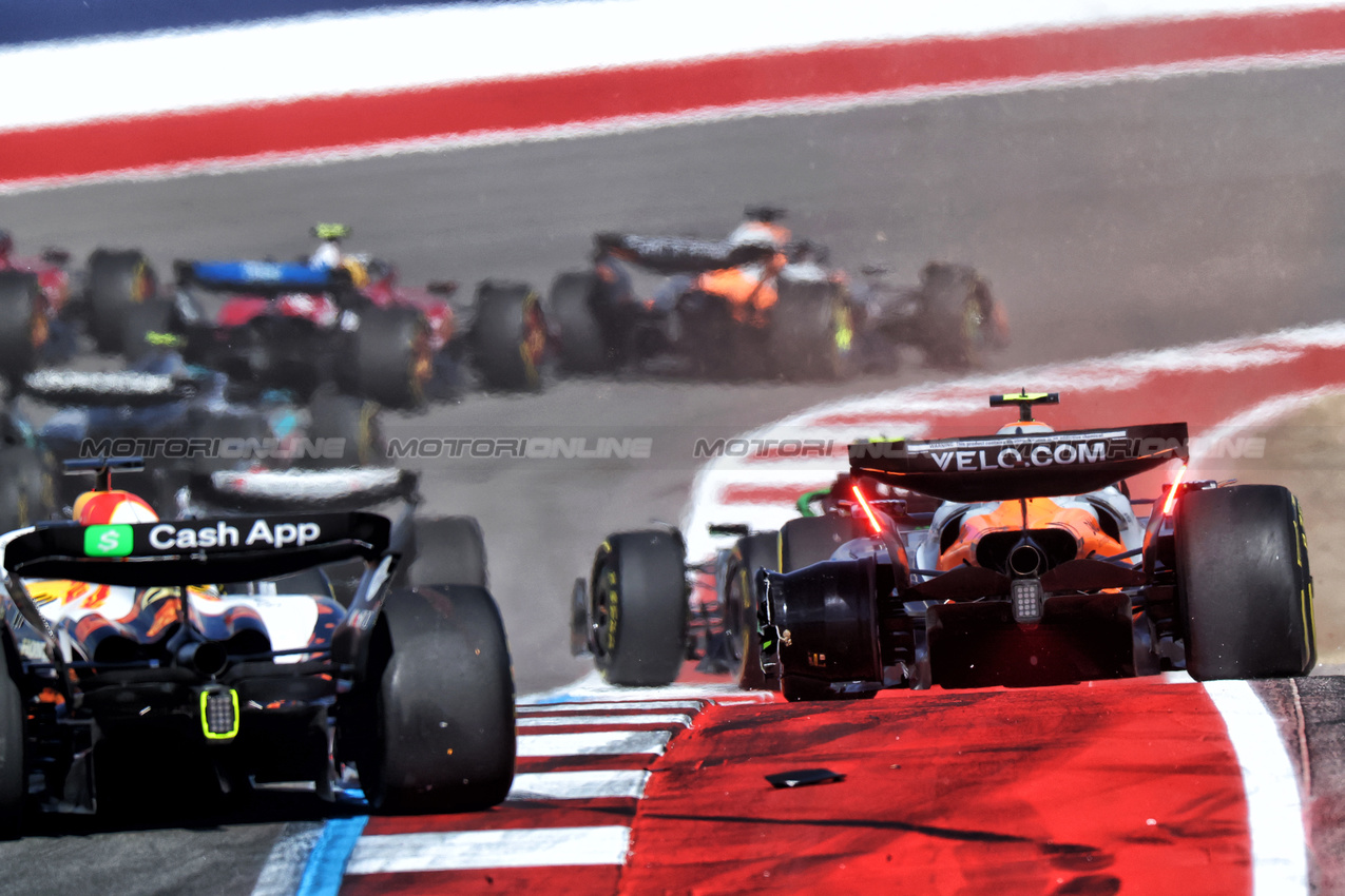 GP USA, Lando Norris (GBR) McLaren MCL39 crashed out of the race.

18.10.2025. Formula 1 World Championship, Rd 19, United States Grand Prix, Austin, Texas, USA, Sprint e Qualifiche Day.

 - www.xpbimages.com, EMail: requests@xpbimages.com © Copyright: Coates / XPB Images