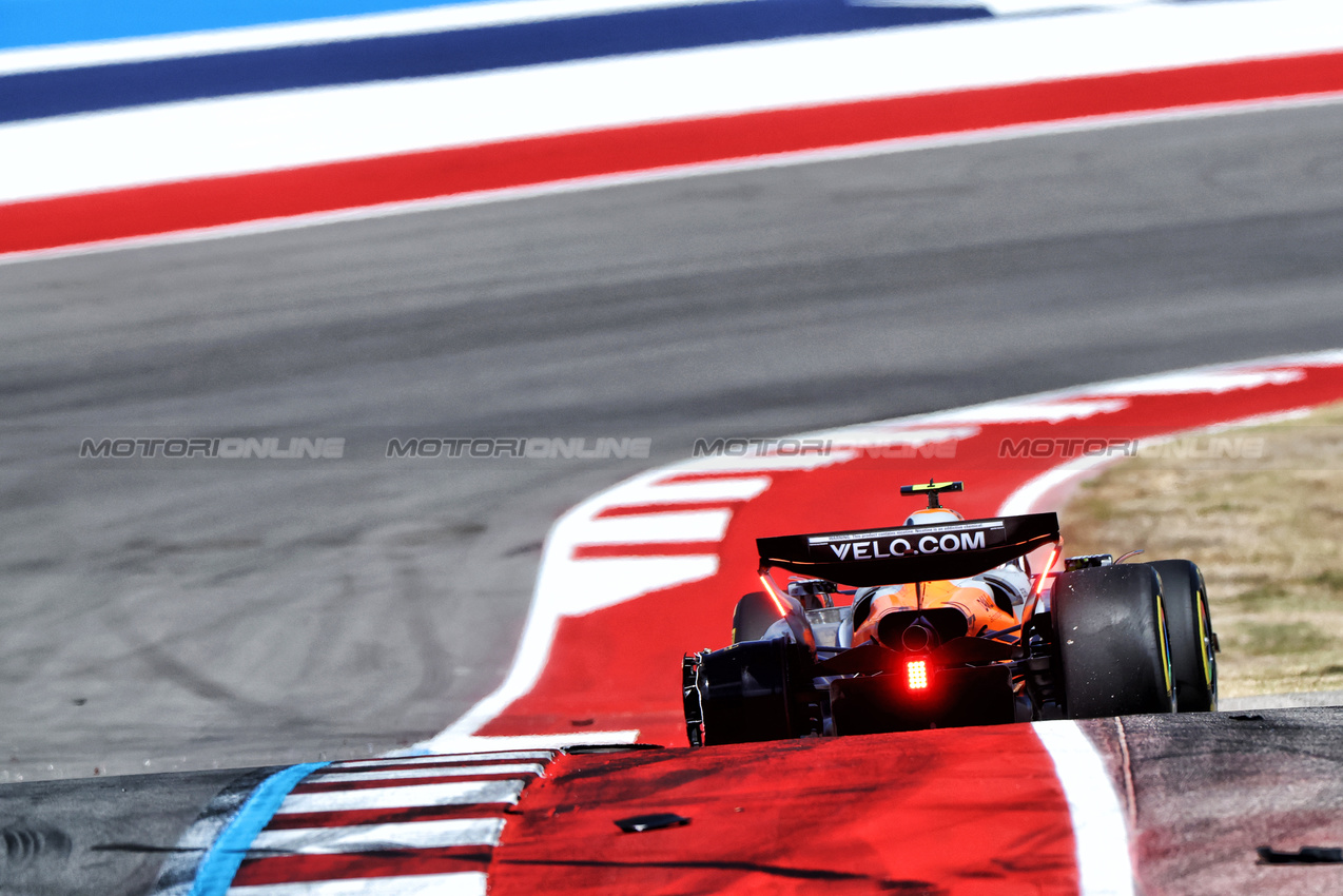 GP USA, Lando Norris (GBR) McLaren MCL39 crashed out of the race.
18.10.2025. Formula 1 World Championship, Rd 19, United States Grand Prix, Austin, Texas, USA, Sprint e Qualifiche Day.
- www.xpbimages.com, EMail: requests@xpbimages.com © Copyright: Coates / XPB Images