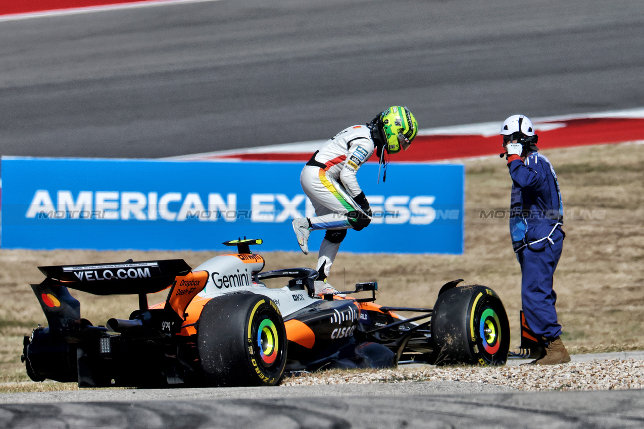 GP USA, Lando Norris (GBR) McLaren MCL39 crashed out of the race.
18.10.2025. Formula 1 World Championship, Rd 19, United States Grand Prix, Austin, Texas, USA, Sprint e Qualifiche Day.
- www.xpbimages.com, EMail: requests@xpbimages.com © Copyright: Coates / XPB Images