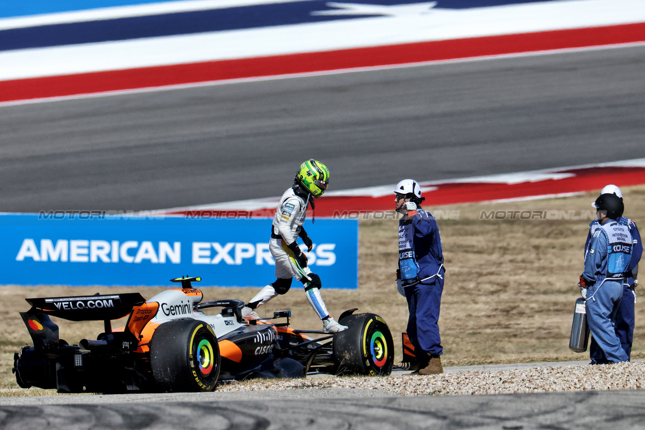 GP USA, Lando Norris (GBR) McLaren MCL39 crashed out of the race.
18.10.2025. Formula 1 World Championship, Rd 19, United States Grand Prix, Austin, Texas, USA, Sprint e Qualifiche Day.
- www.xpbimages.com, EMail: requests@xpbimages.com © Copyright: Coates / XPB Images