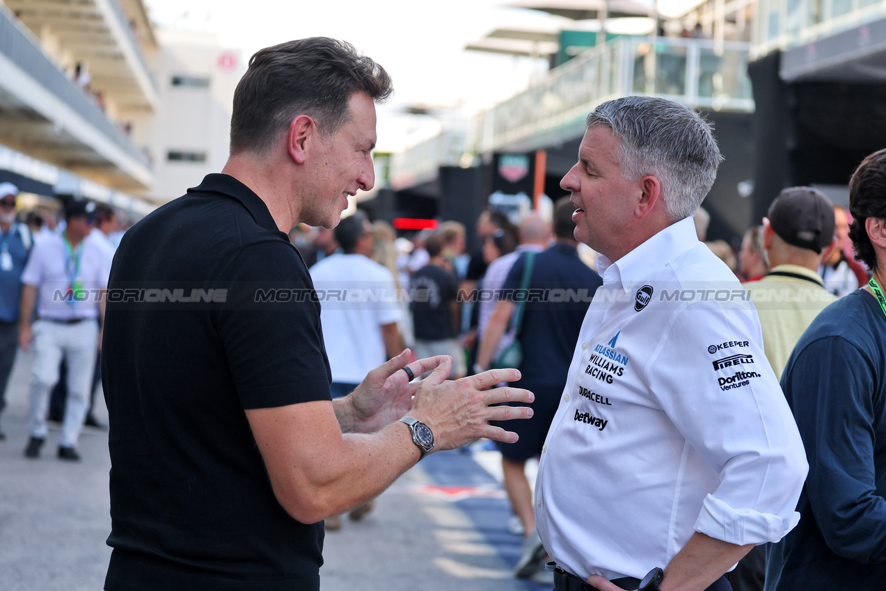 GP USA, (L to R): Laurent Rossi (FRA) with Matthew Harman (GBR) Atlassian Williams Racing Design Director.
18.10.2025. Formula 1 World Championship, Rd 19, United States Grand Prix, Austin, Texas, USA, Sprint e Qualifiche Day.
- www.xpbimages.com, EMail: requests@xpbimages.com © Copyright: Moy / XPB Images