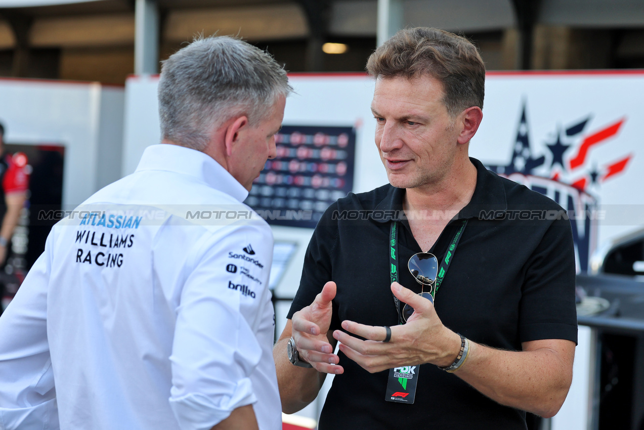 GP USA, (L to R): Matthew Harman (GBR) Atlassian Williams Racing Design Director with Laurent Rossi (FRA).
18.10.2025. Formula 1 World Championship, Rd 19, United States Grand Prix, Austin, Texas, USA, Sprint e Qualifiche Day.
- www.xpbimages.com, EMail: requests@xpbimages.com © Copyright: Moy / XPB Images