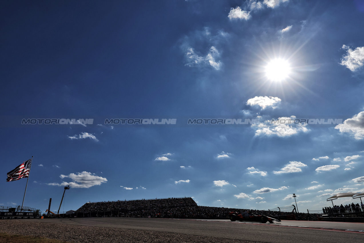 GP USA, Lando Norris (GBR) McLaren MCL39.
18.10.2025. Formula 1 World Championship, Rd 19, United States Grand Prix, Austin, Texas, USA, Sprint e Qualifiche Day.
- www.xpbimages.com, EMail: requests@xpbimages.com © Copyright: Bearne / XPB Images