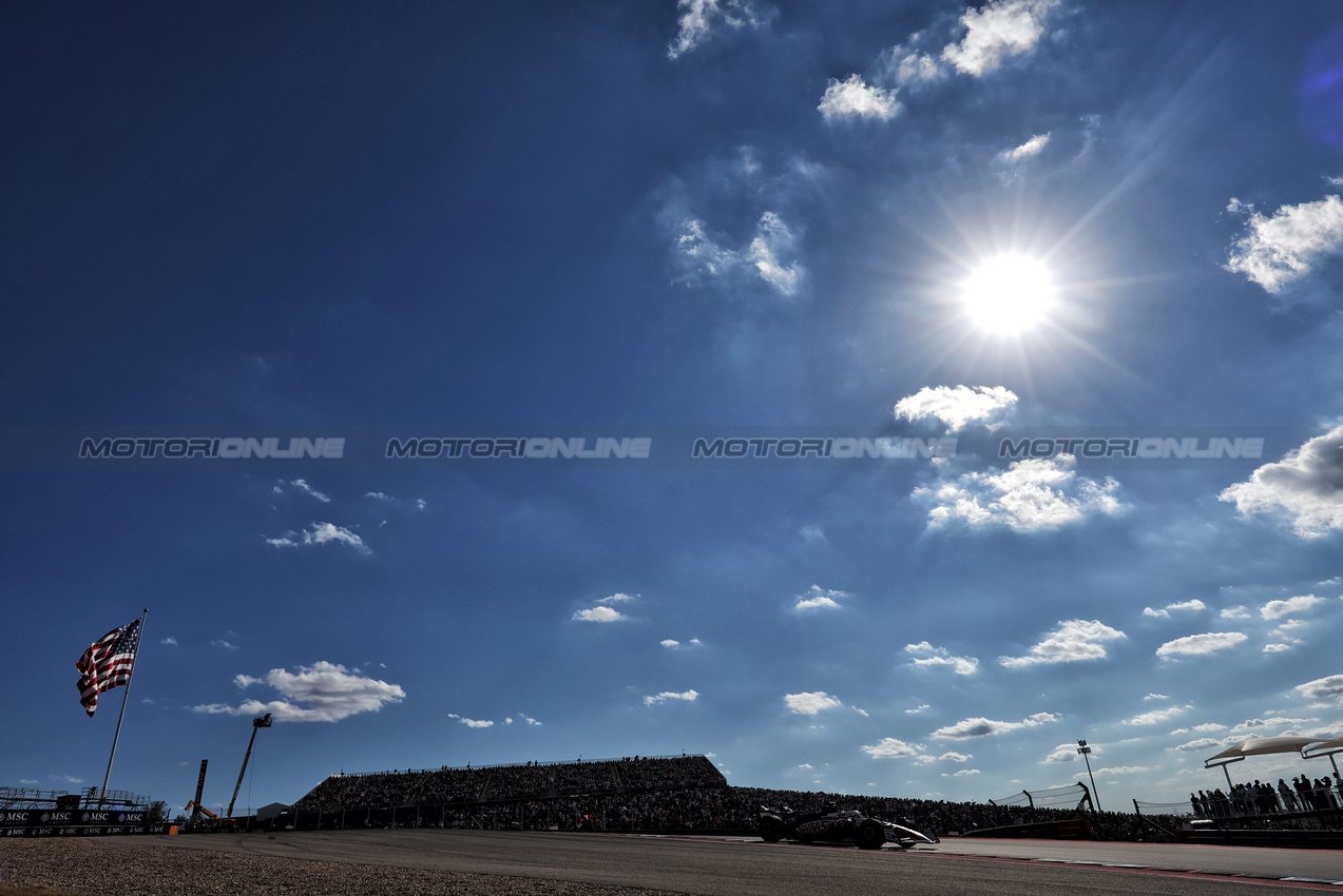 GP USA, Esteban Ocon (FRA) Haas VF-25.
18.10.2025. Formula 1 World Championship, Rd 19, United States Grand Prix, Austin, Texas, USA, Sprint e Qualifiche Day.
- www.xpbimages.com, EMail: requests@xpbimages.com © Copyright: Bearne / XPB Images
