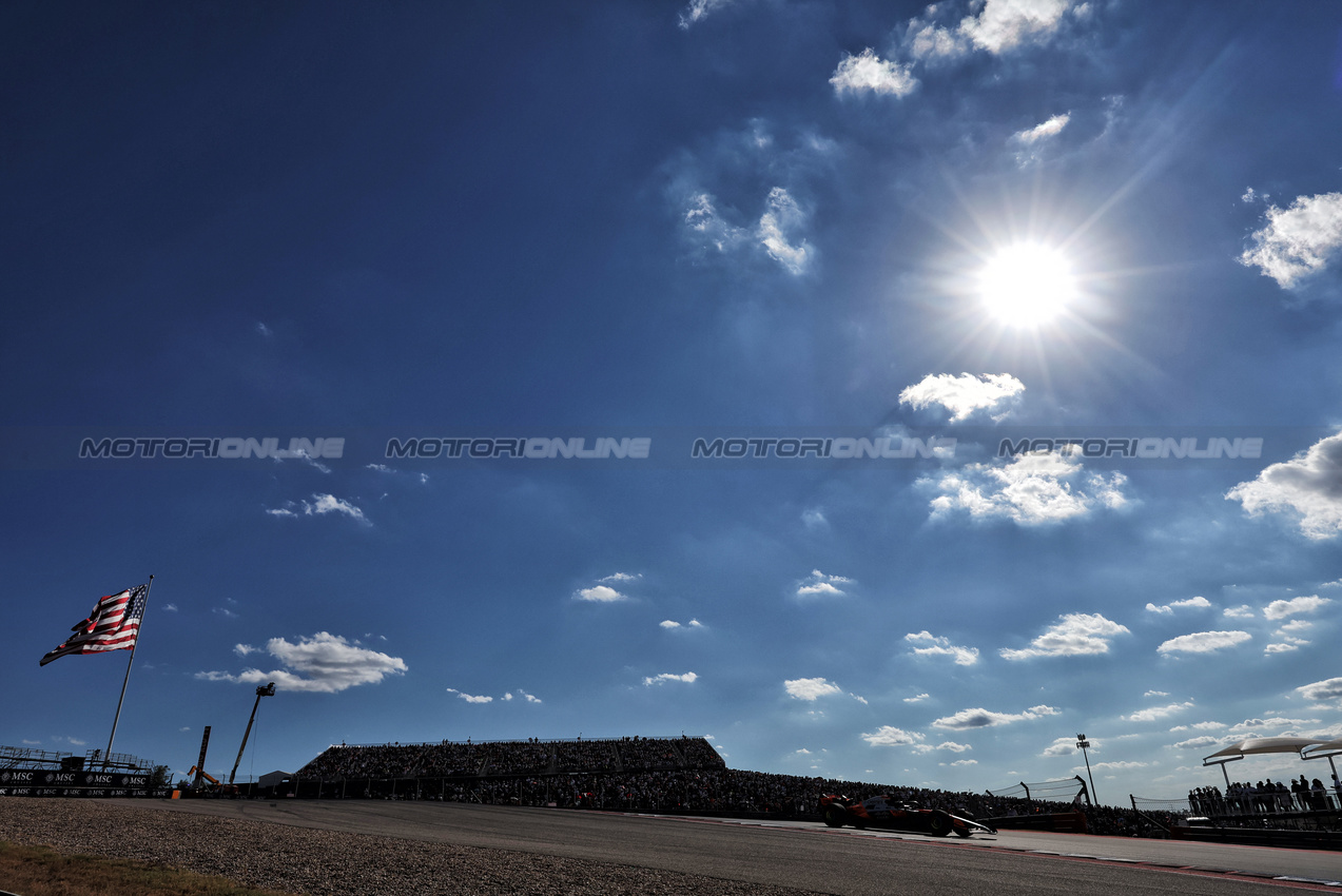 GP USA, Oscar Piastri (AUS) McLaren MCL39.
18.10.2025. Formula 1 World Championship, Rd 19, United States Grand Prix, Austin, Texas, USA, Sprint e Qualifiche Day.
- www.xpbimages.com, EMail: requests@xpbimages.com © Copyright: Bearne / XPB Images