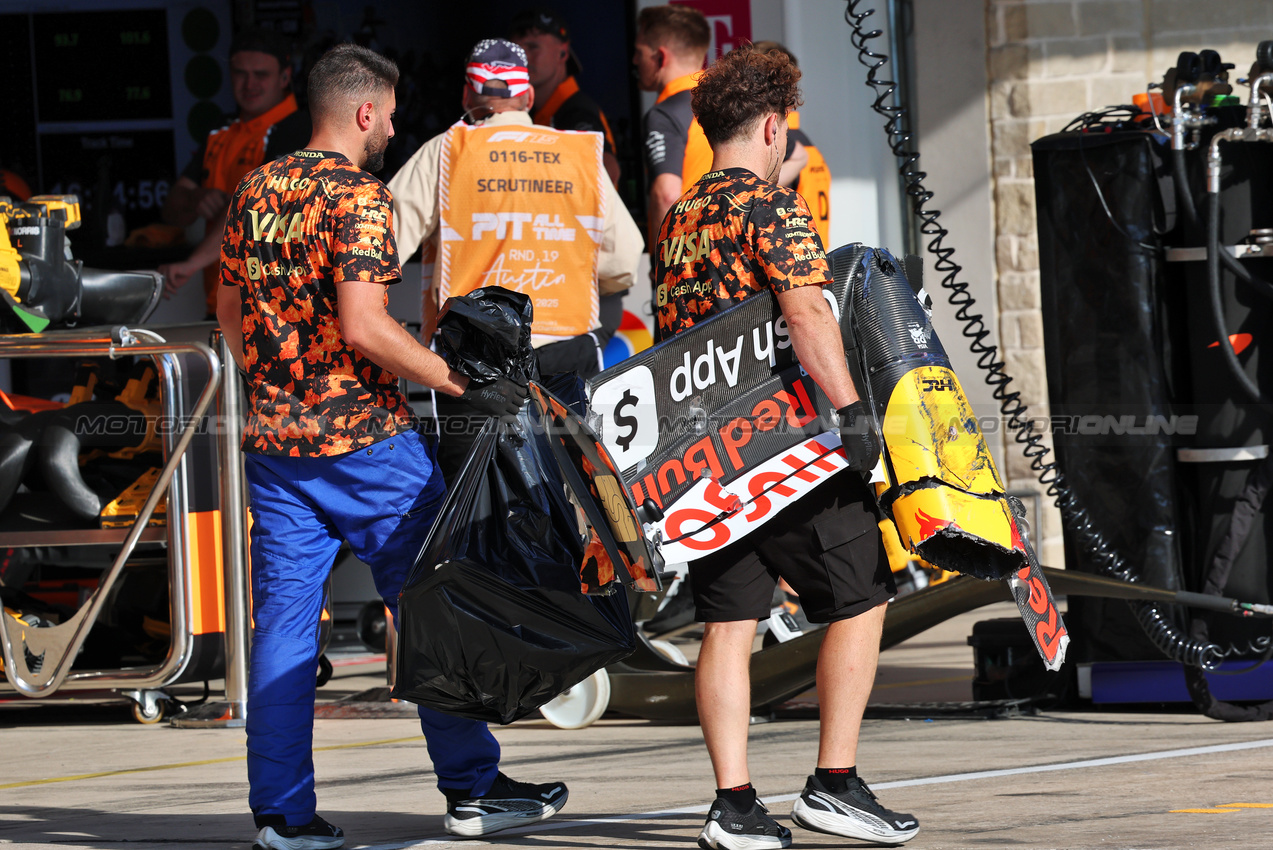 GP USA, Racing Bulls VCARB 02 parts of Isack Hadjar (FRA) is recovered back to the pits during qualifying.
18.10.2025. Formula 1 World Championship, Rd 19, United States Grand Prix, Austin, Texas, USA, Sprint e Qualifiche Day.
- www.xpbimages.com, EMail: requests@xpbimages.com © Copyright: Batchelor / XPB Images