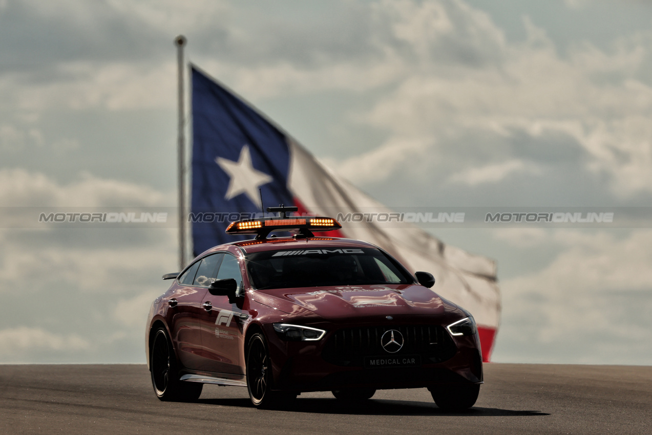 GP USA, Mercedes FIA Medical Car.

18.10.2025. Formula 1 World Championship, Rd 19, United States Grand Prix, Austin, Texas, USA, Sprint e Qualifiche Day.

 - www.xpbimages.com, EMail: requests@xpbimages.com © Copyright: Rew / XPB Images
