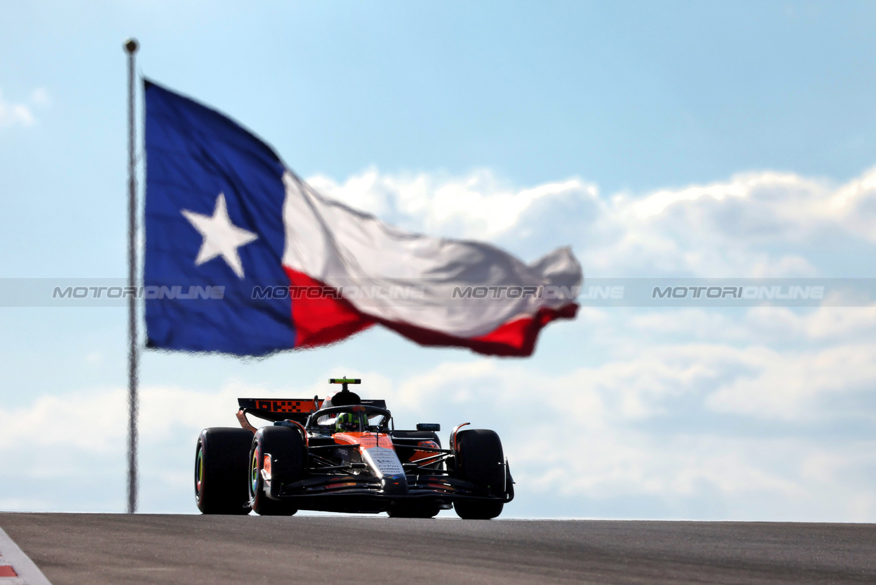 GP USA, Lando Norris (GBR) McLaren MCL39.
18.10.2025. Formula 1 World Championship, Rd 19, United States Grand Prix, Austin, Texas, USA, Sprint e Qualifiche Day.
- www.xpbimages.com, EMail: requests@xpbimages.com © Copyright: Rew / XPB Images
