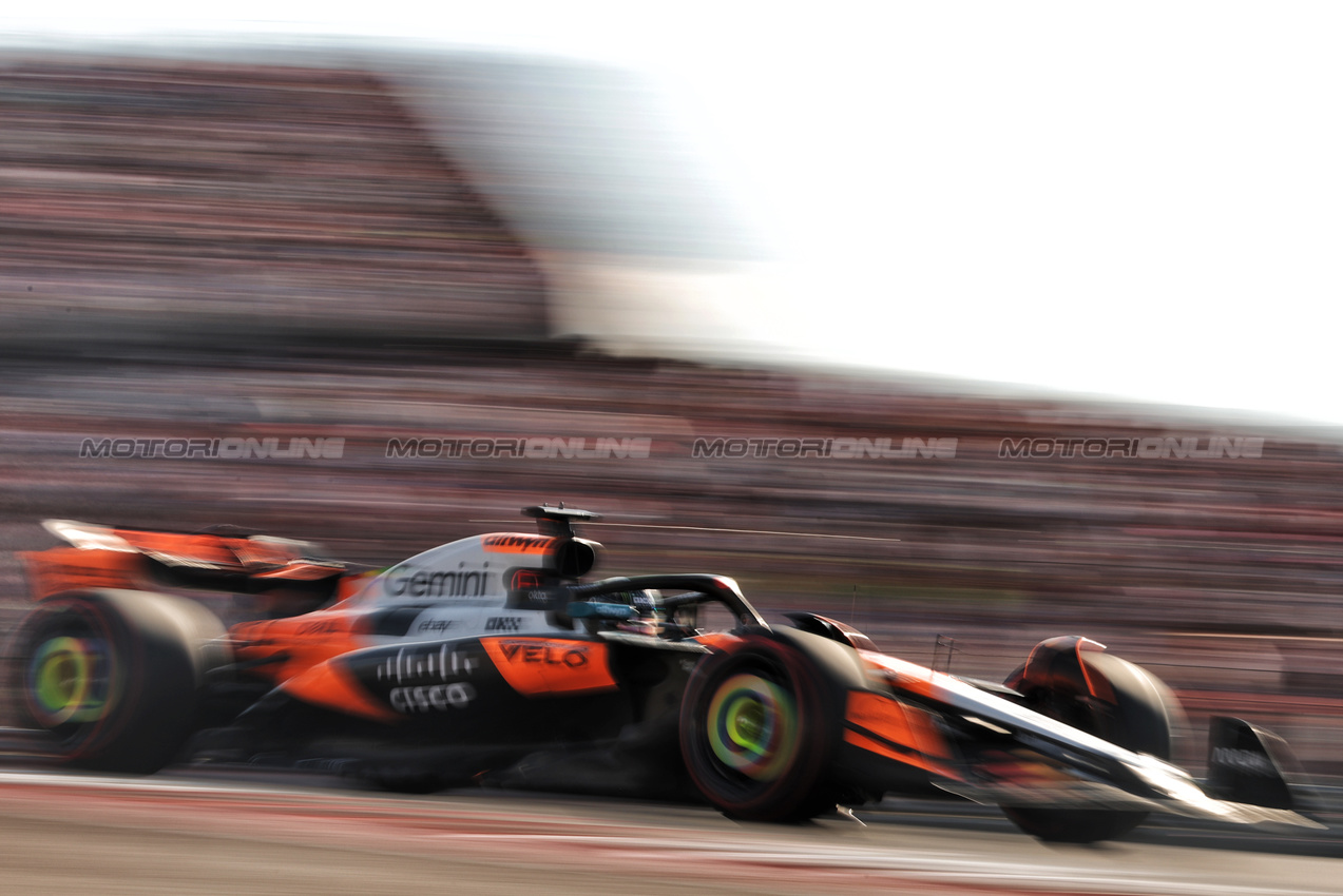 GP USA, Oscar Piastri (AUS) McLaren MCL39.
18.10.2025. Formula 1 World Championship, Rd 19, United States Grand Prix, Austin, Texas, USA, Sprint e Qualifiche Day.
- www.xpbimages.com, EMail: requests@xpbimages.com © Copyright: Bearne / XPB Images