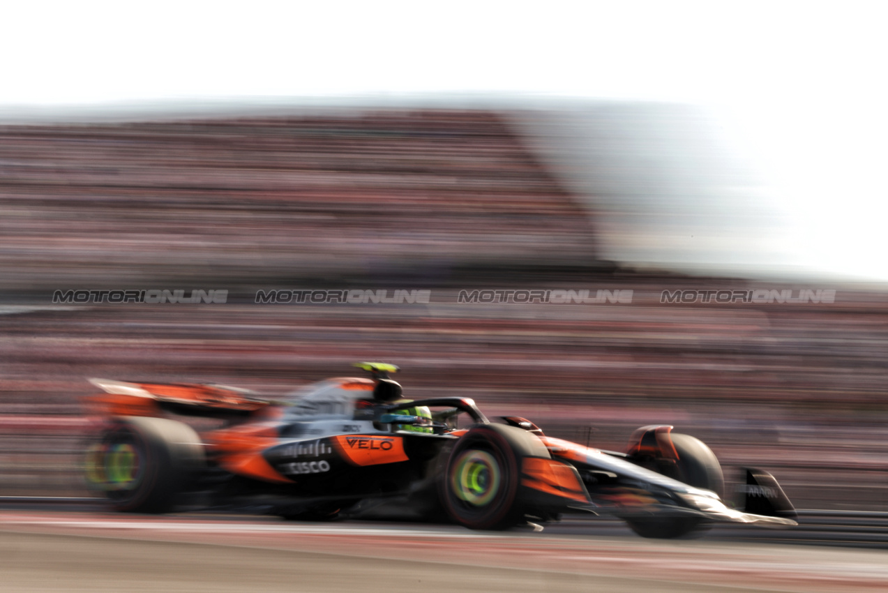 GP USA, Lando Norris (GBR) McLaren MCL39.
18.10.2025. Formula 1 World Championship, Rd 19, United States Grand Prix, Austin, Texas, USA, Sprint e Qualifiche Day.
- www.xpbimages.com, EMail: requests@xpbimages.com © Copyright: Bearne / XPB Images