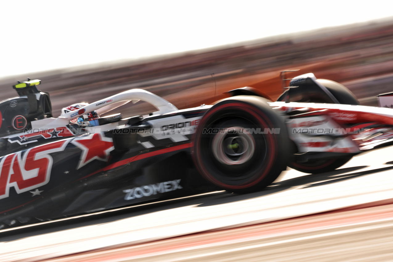 GP USA, Oliver Bearman (GBR) Haas VF-25.
18.10.2025. Formula 1 World Championship, Rd 19, United States Grand Prix, Austin, Texas, USA, Sprint e Qualifiche Day.
- www.xpbimages.com, EMail: requests@xpbimages.com © Copyright: Bearne / XPB Images