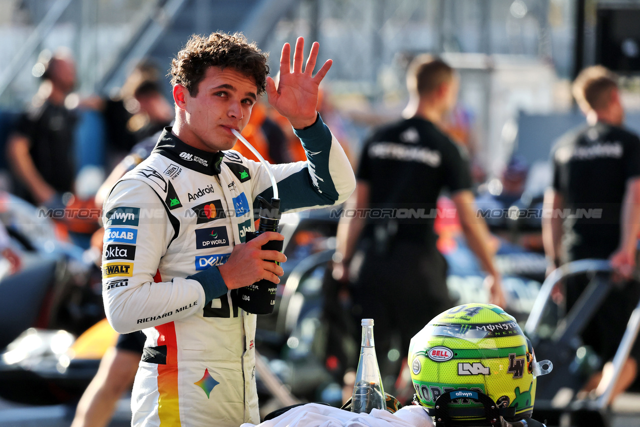 GP USA, Lando Norris (GBR) McLaren celebrates his second position in qualifying parc ferme.
18.10.2025. Formula 1 World Championship, Rd 19, United States Grand Prix, Austin, Texas, USA, Sprint e Qualifiche Day.
- www.xpbimages.com, EMail: requests@xpbimages.com © Copyright: Charniaux / XPB Images