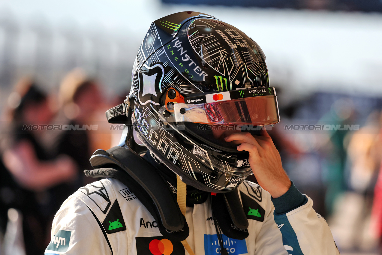 GP USA, Oscar Piastri (AUS) McLaren in qualifying parc ferme.
18.10.2025. Formula 1 World Championship, Rd 19, United States Grand Prix, Austin, Texas, USA, Sprint e Qualifiche Day.
- www.xpbimages.com, EMail: requests@xpbimages.com © Copyright: Charniaux / XPB Images