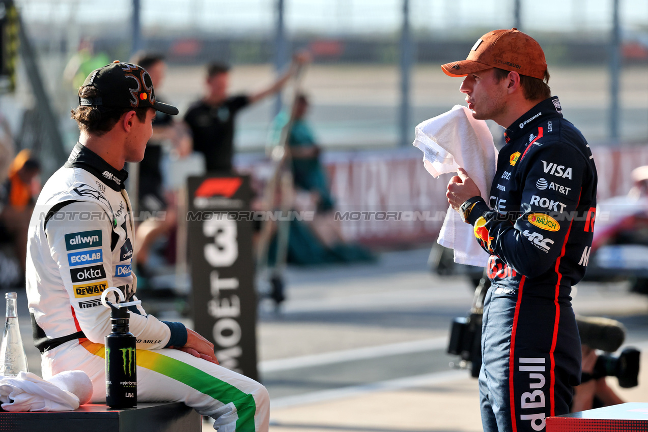 GP USA, (L to R): Second placed Lando Norris (GBR) McLaren in qualifying parc ferme with pole sitter Max Verstappen (NLD) Red Bull Racing.
18.10.2025. Formula 1 World Championship, Rd 19, United States Grand Prix, Austin, Texas, USA, Sprint e Qualifiche Day.
- www.xpbimages.com, EMail: requests@xpbimages.com © Copyright: Charniaux / XPB Images