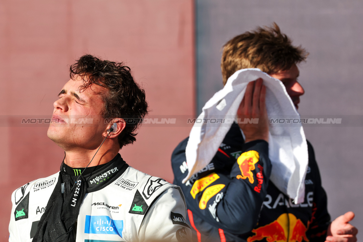 GP USA, (L to R): Lando Norris (GBR) McLaren e Max Verstappen (NLD) Red Bull Racing in qualifying parc ferme.

18.10.2025. Formula 1 World Championship, Rd 19, United States Grand Prix, Austin, Texas, USA, Sprint e Qualifiche Day.

 - www.xpbimages.com, EMail: requests@xpbimages.com © Copyright: Coates / XPB Images