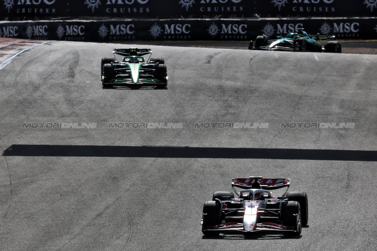 GP USA, Esteban Ocon (FRA) Haas VF-25.
18.10.2025. Formula 1 World Championship, Rd 19, United States Grand Prix, Austin, Texas, USA, Sprint e Qualifiche Day.
- www.xpbimages.com, EMail: requests@xpbimages.com © Copyright: Batchelor / XPB Images