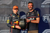 GP USA, (L to R): Max Verstappen (NLD) Red Bull Racing receives the Pirelli Pole Position Award from Zachary Levi (USA) Actor in qualifying parc ferme.
18.10.2025. Formula 1 World Championship, Rd 19, United States Grand Prix, Austin, Texas, USA, Sprint e Qualifiche Day.
- www.xpbimages.com, EMail: requests@xpbimages.com © Copyright: Batchelor / XPB Images