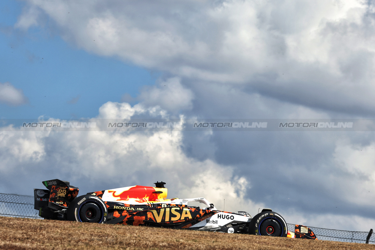 GP USA, Isack Hadjar (FRA) Racing Bulls VCARB 02.
17.10.2025. Formula 1 World Championship, Rd 19, United States Grand Prix, Austin, Texas, USA, Sprint Qualifiche Day
- www.xpbimages.com, EMail: requests@xpbimages.com © Copyright: Bearne / XPB Images